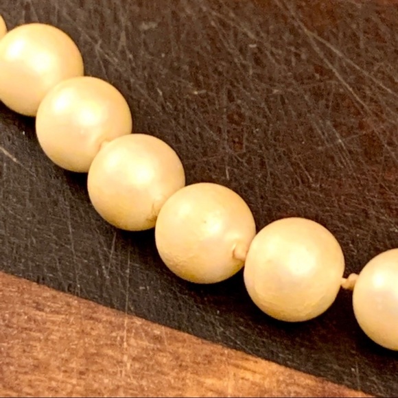 Vintage Signed MONET Ivory Pearl Strand Necklace - Picture 5 of 6
